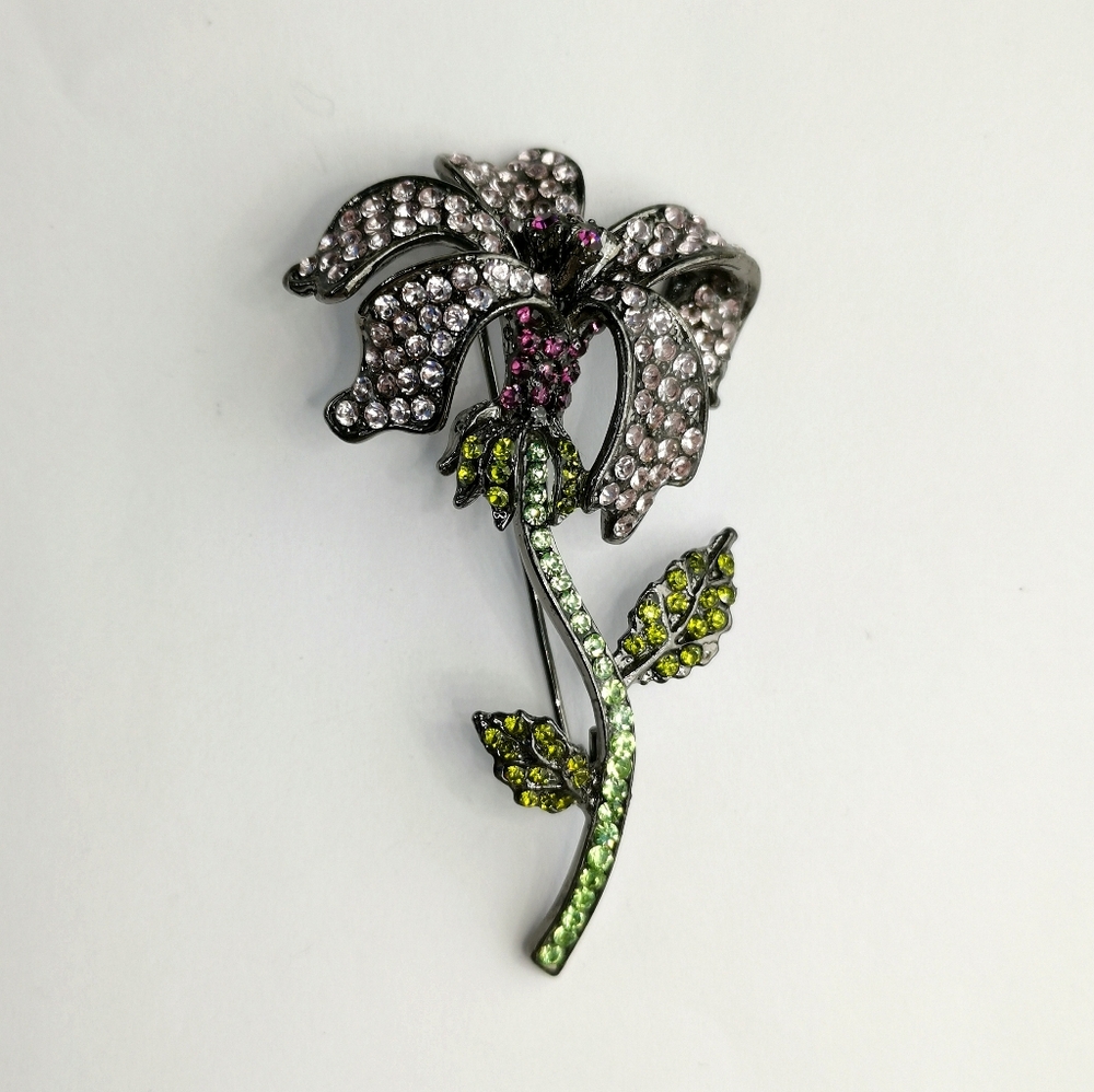 Lily Flower  brooch in Purple crystals 🆕